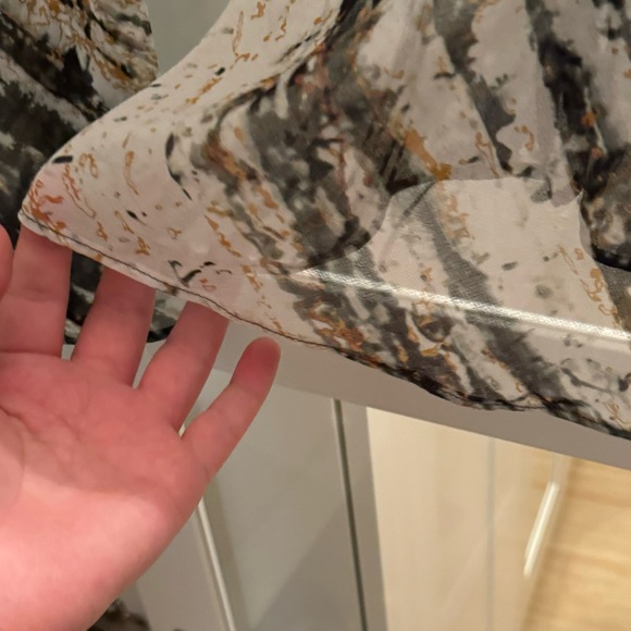 NWOT-Zara Sheer Print Blouse with zipper closure - Picture 6 of 10